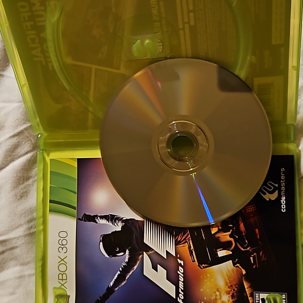 1/2 PRICE🔻Xbox Codemasters F1 2010 - Picture 5 of 5